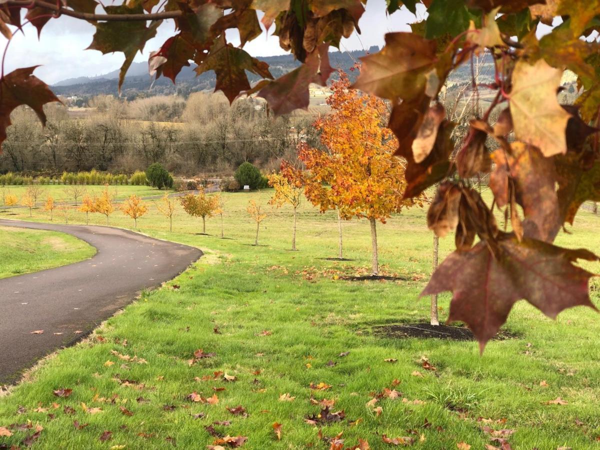 The Setting Inn Willamette Valley ニューバーグ エクステリア 写真
